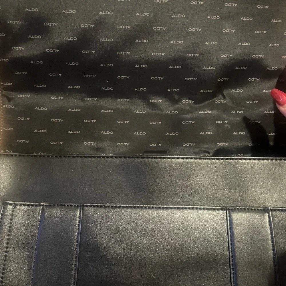 Great condition Aldo leather laptop bag! Holds all the essentials!
